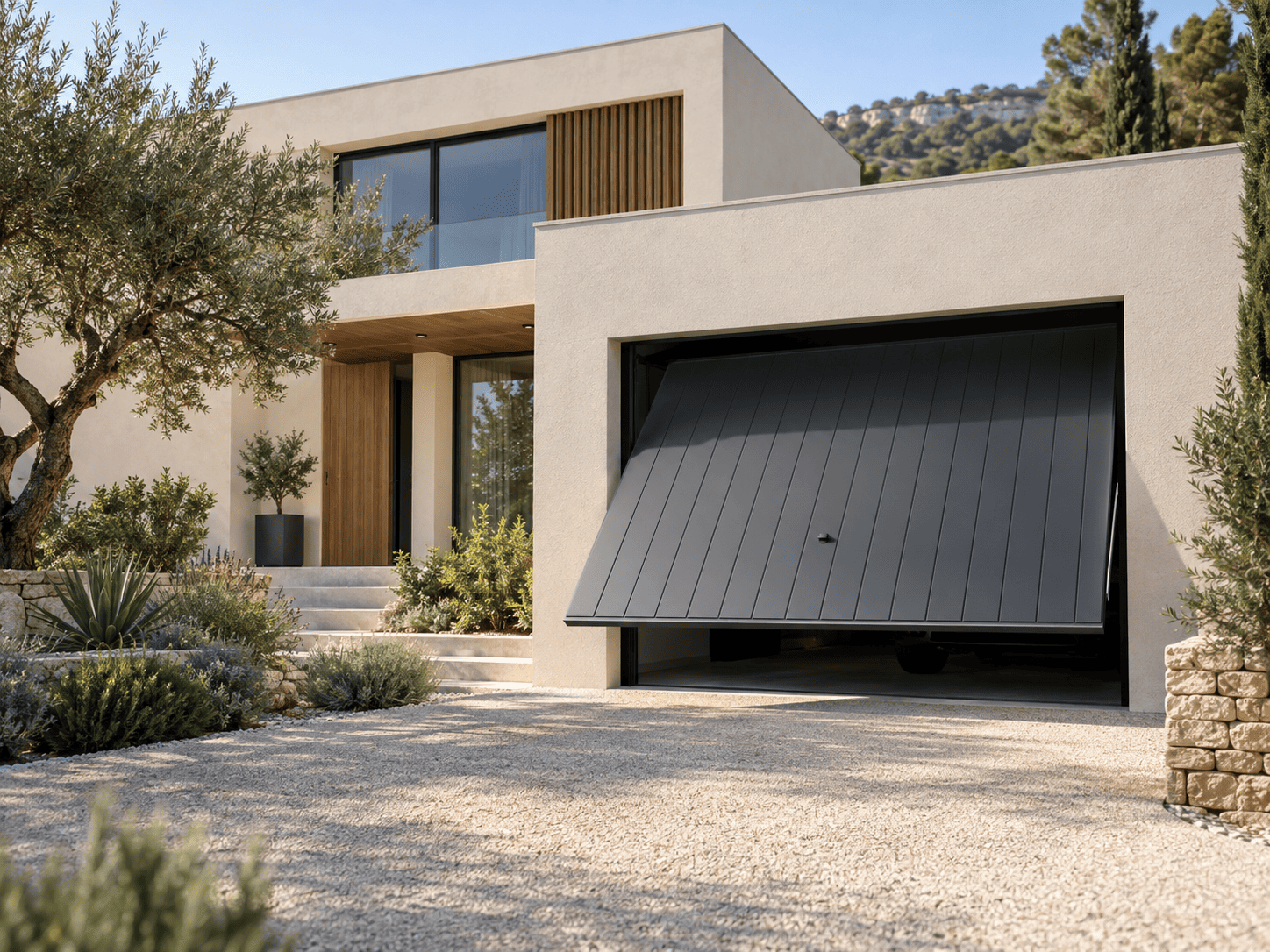 Porte de garage basculante anthracite sur une maison contemporaine